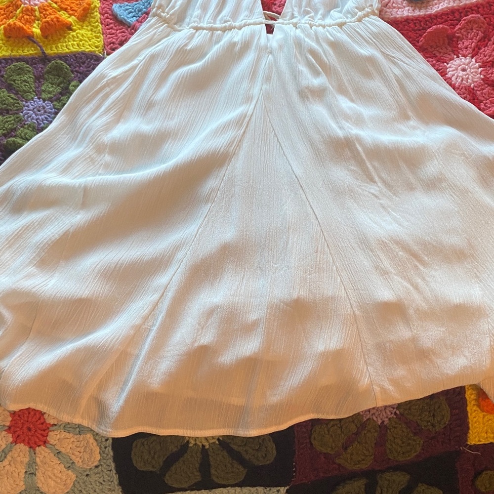 Elegant White Halter Dress - Picture 2 of 5